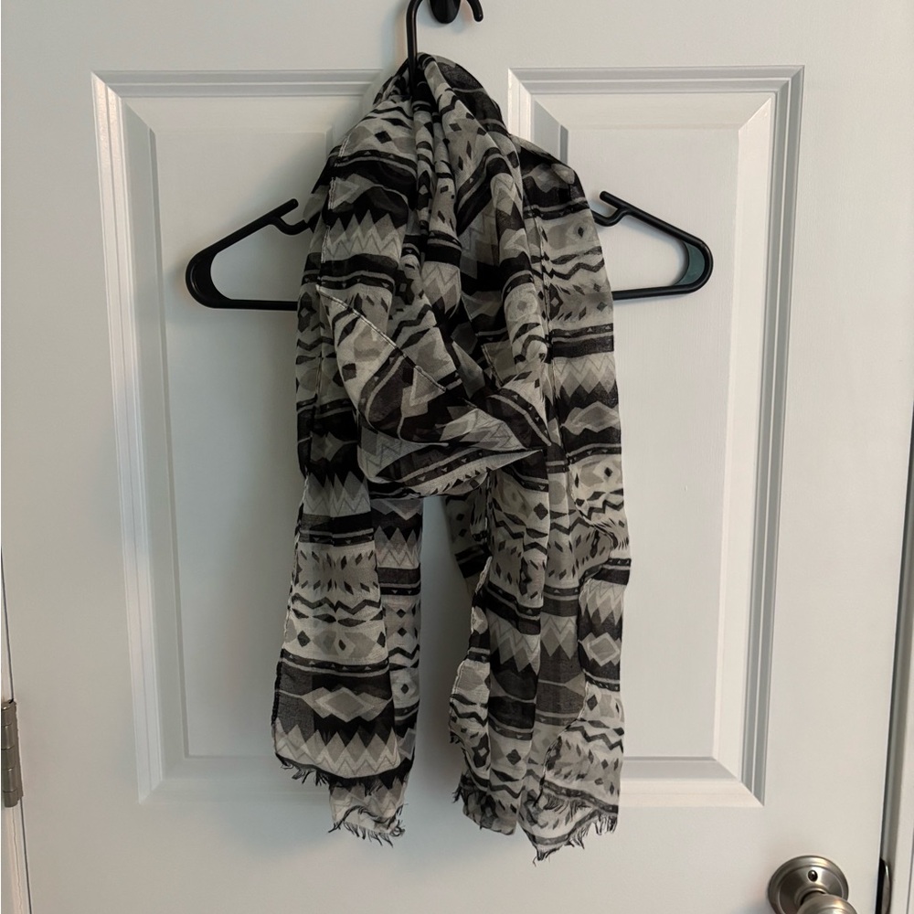 Black and White Geometric Patterned Scarf